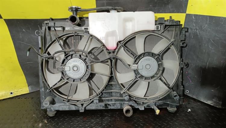 Радиатор основной Тойота Эсквайр в Якутске 116768