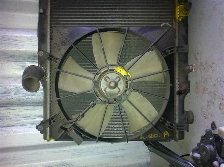 Диффузор радиатора Хонда Стрим в Якутске 7847